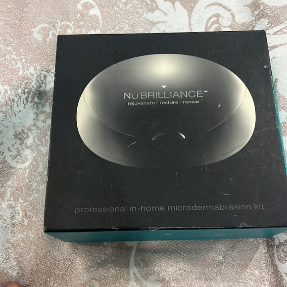 NuBrilliance Professional At-Home Microdermabrasion 34-Piece Kit PRE OWNED - Picture 2 of 6